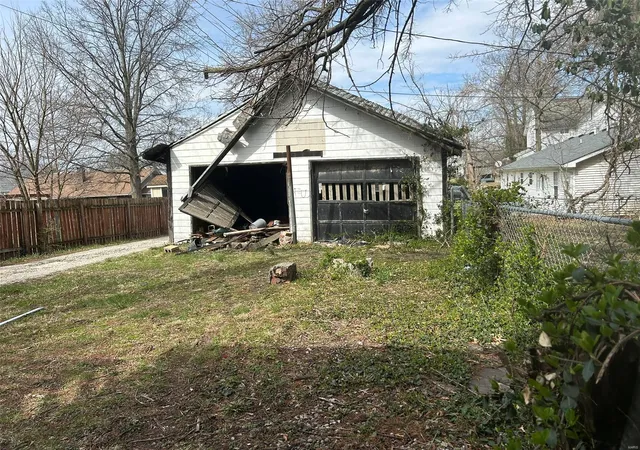 Photo 17 of Single family home for sale at 407 W Lee St, Moberly, MO 65270 | MLS# 25020019 | Listing updated on 2025-04-01