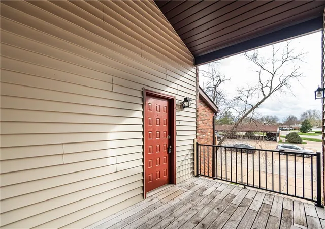 Listing Photo 2 - Condo for sale in building located at 6824 Cottage Grv Ln, St. Louis, MO 63129 - Unit #H