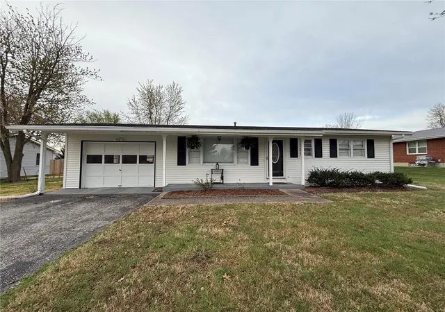 Photo 1 of Single family home for sale at 412 E Walsh St, Montgomery City, MO 63361 | MLS# 25020028 | Listing updated on 2025-04-01