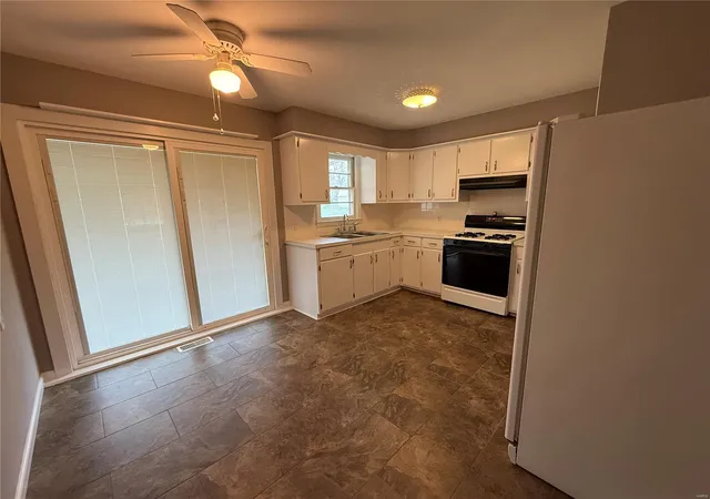 Photo 22 of Single family home for sale at 412 E Walsh St, Montgomery City, MO 63361 | MLS# 25020028 | Listing updated on 2025-04-01