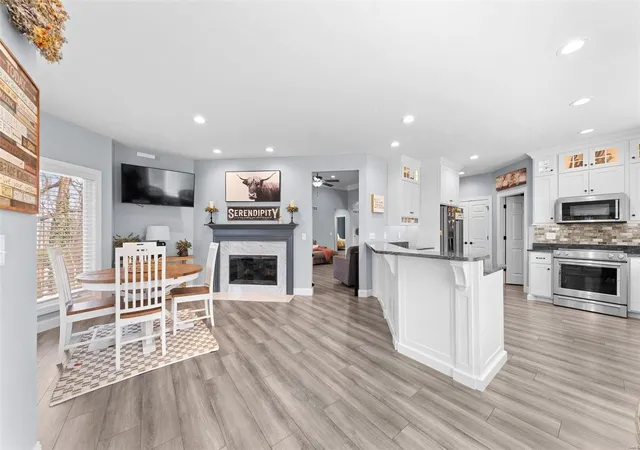 Photo 3 of Condo for sale at 2733 Fairway Oaks Dr, Lake Saint Louis, MO 63367 | MLS# 25020087 | Listing updated on 2025-04-02