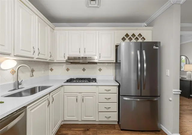 Photo 2 of Single family home for sale at 12571 Westport Dr, Saint Louis, MO 63146 | MLS# 25020099 | Listing updated on 2025-04-02