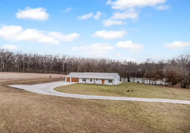 Photo 2 of Single family home for sale at 55 Big Lead Crk Ln, Silex, MO 63377 | MLS# 25020128 | Listing updated on 2025-04-01