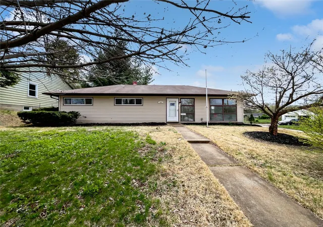 1st image of 1004 Hawthorn Ave, Saint Charles, MO 63301 | MLS# 25020148