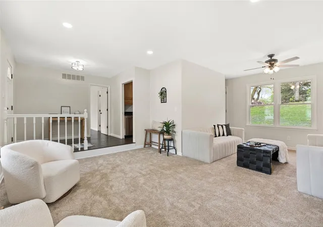 Photo 3 of Single family home for sale at 1541 Sherman Dr, Saint Charles, MO 63303 | MLS# 25020154 | Listing updated on 2025-04-02