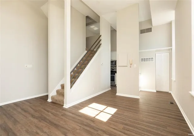 Listing Photo 3 - Condo for sale in building located at 1047 Lafayette Ave, St. Louis, MO 63104 - Unit #E