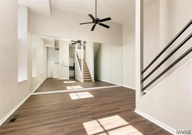 Listing Photo 4 - Condo for sale in building located at 1047 Lafayette Ave, St. Louis, MO 63104 - Unit #E
