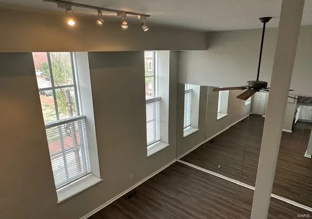 Listing Photo 5 - Condo for sale in building located at 1047 Lafayette Ave, St. Louis, MO 63104 - Unit #E