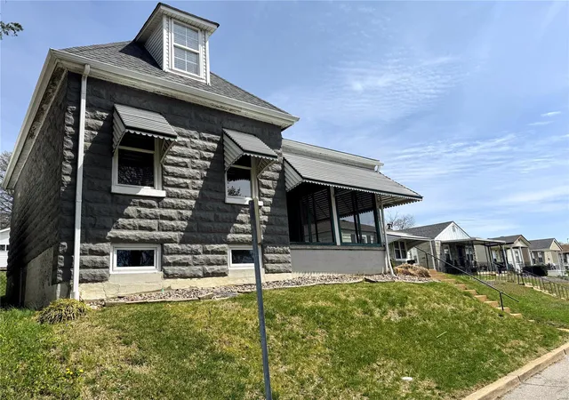 Photo 1 of Single family home for sale at 3663 Steins St, Saint Louis, MO 63116 | MLS# 25020178 | Listing updated on 2025-04-03