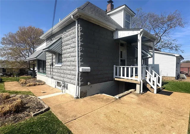 Photo 2 of Single family home for sale at 3663 Steins St, Saint Louis, MO 63116 | MLS# 25020178 | Listing updated on 2025-04-03