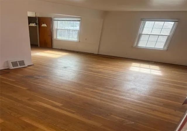 Photo 3 of Single family home for sale at 10114 Tappan Dr, Saint Louis, MO 63137 | MLS# 25020186 | Listing updated on 2025-04-01
