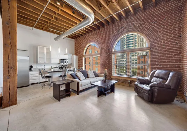 Photo 2 of Condo for sale at 1004 Spruce St #514, Saint Louis, MO 63102 | MLS# 25020188 | Listing updated on 2025-04-01