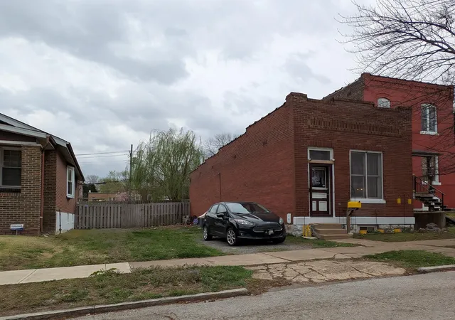 Photo 3 of Single family home for sale at 6608 Idaho Ave, Saint Louis, MO 63111 | MLS# 25020222 | Listing updated on 2025-04-02