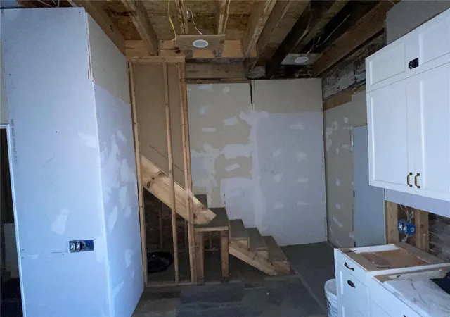 Photo 3 of Single family home for sale at 2242 Osage St, Saint Louis, MO 63118 | MLS# 25020294 | Listing updated on 2025-04-03