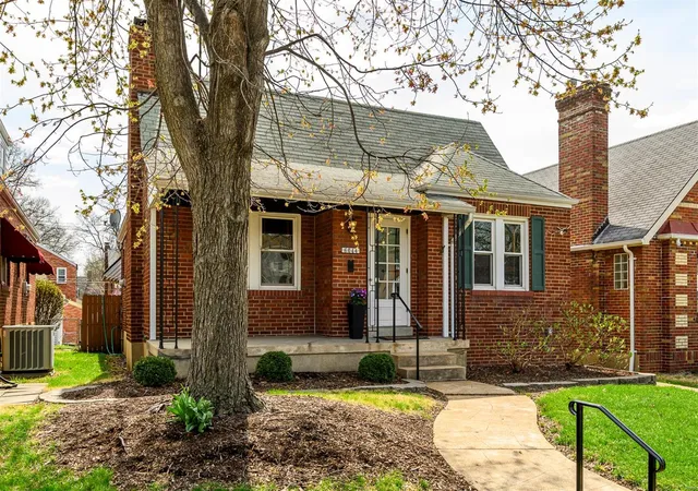 Photo 2 of Single family home for sale at 6044 Lansdowne Ave, Saint Louis, MO 63109 | MLS# 25020295 | Listing updated on 2025-04-02