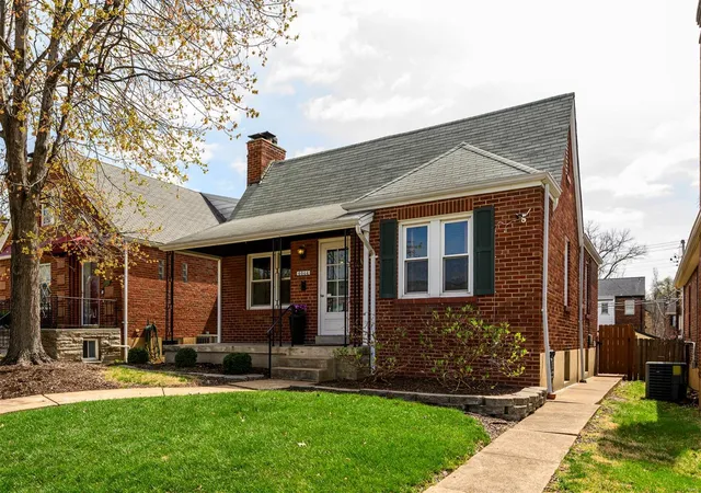 Photo 3 of Single family home for sale at 6044 Lansdowne Ave, Saint Louis, MO 63109 | MLS# 25020295 | Listing updated on 2025-04-02