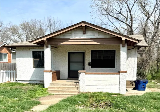 Photo 1 of Single family home for sale at 8117 Ellerton Ave, Saint Louis, MO 63114 | MLS# 25020297 | Listing updated on 2025-04-02