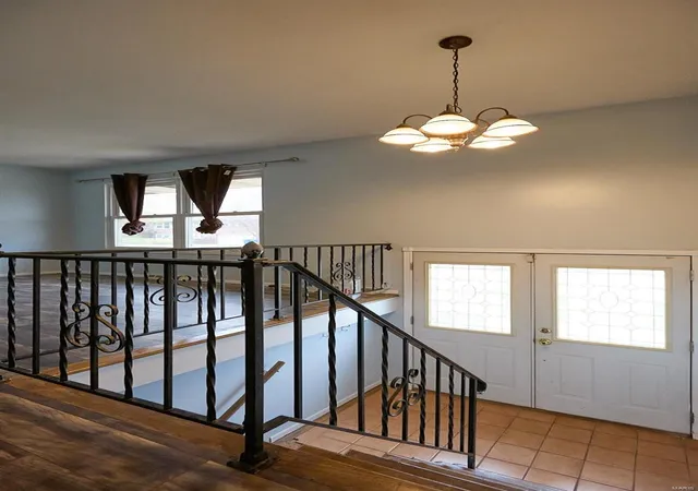 Photo 2 of Single family home for sale at 10962 Kingsmere Dr, Saint Louis, MO 63123 | MLS# 25020313 | Listing updated on 2025-04-03