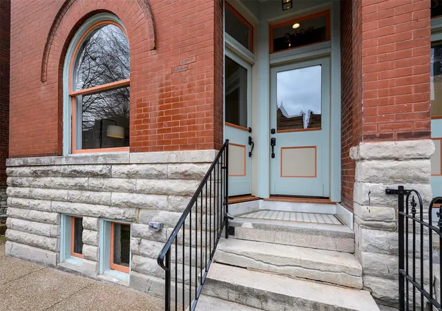 Photo 3 of Townhouse for sale at 3437 Oregon Ave, Saint Louis, MO 63118 | MLS# 25020320 | Listing updated on 2025-04-02