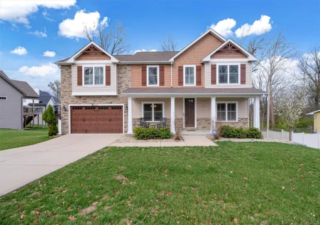 Photo 1 of Single family home for sale at 13219 Tablerock Dr, Saint Louis, MO 63122 | MLS# 25020321 | Listing updated on 2025-04-03