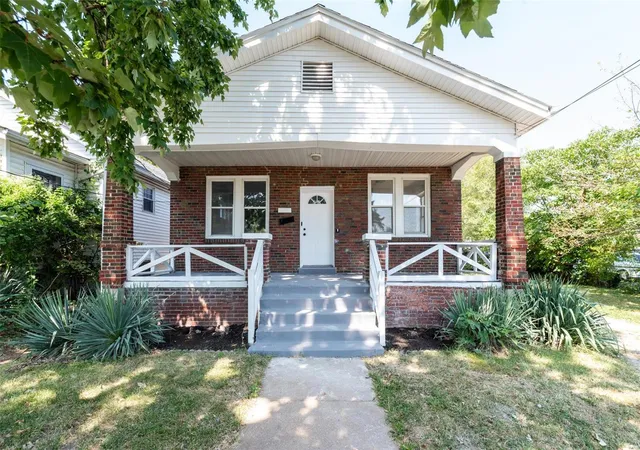 Photo 1 of Single family home for sale at 3817 Eiler St, Saint Louis, MO 63116 | MLS# 25020334 | Listing updated on 2025-04-02