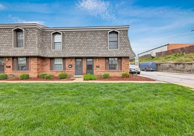Townhouse for sale at 1918 Union Rd, Saint Louis, MO 63125 | MLS# 25020436