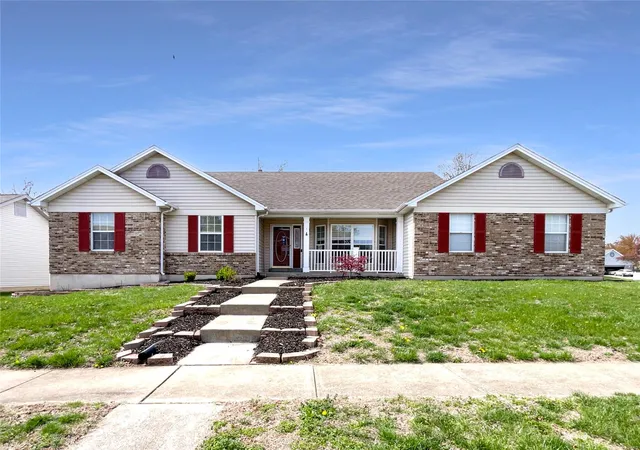 Photo 1 of Single family home for sale at 1 Pine Forest Ct, O Fallon, MO 63368 | MLS# 25020464 | Listing updated on 2025-04-02