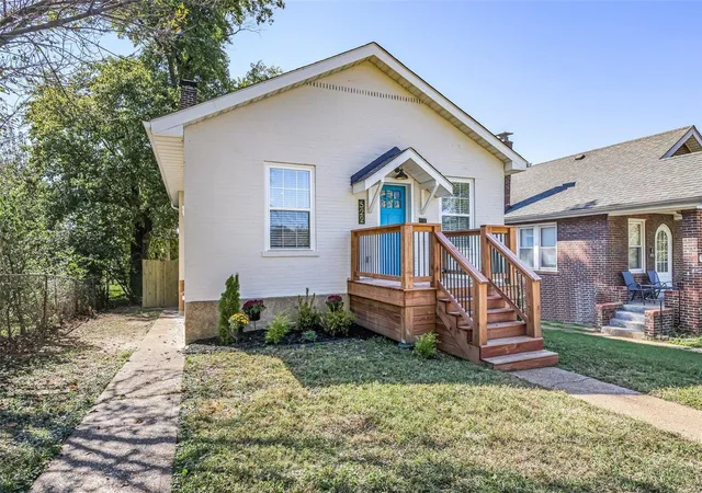 Photo 2 of Single family home for sale at 522 Hurck St, Saint Louis, MO 63111 | MLS# 25020525 | Listing updated on 2025-04-02