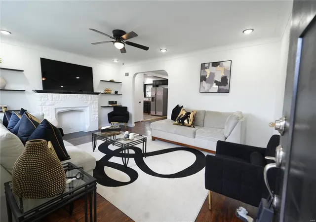 Photo 3 of Single family home for sale at 9235 Catalina Dr, Saint Louis, MO 63136 | MLS# 25020621 | Listing updated on 2025-04-03
