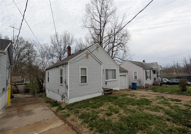 Photo 2 of Single family home for sale at 6349 Garfield Ave, Saint Louis, MO 63134 | MLS# 25020626 | Listing updated on 2025-04-03
