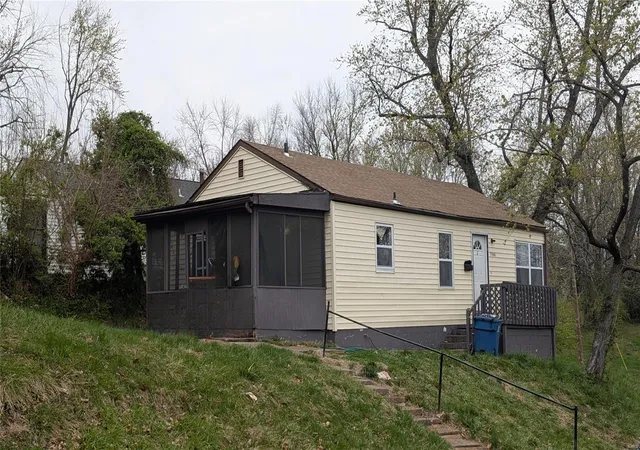Photo 1 of Single family home for sale at 7200 Sapphire Ave, Saint Louis, MO 63136 | MLS# 25020628 | Listing updated on 2025-04-03