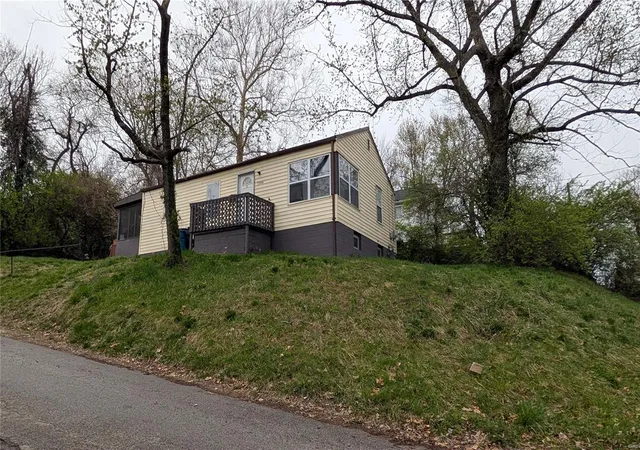 Photo 2 of Single family home for sale at 7200 Sapphire Ave, Saint Louis, MO 63136 | MLS# 25020628 | Listing updated on 2025-04-03