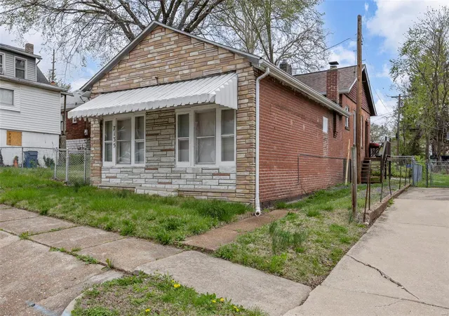 Photo 1 of Single family home for sale at 7135 Woodrow Ave, Saint Louis, MO 63121 | MLS# 25020638 | Listing updated on 2025-04-03