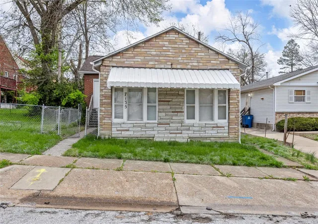Photo 2 of Single family home for sale at 7135 Woodrow Ave, Saint Louis, MO 63121 | MLS# 25020638 | Listing updated on 2025-04-03