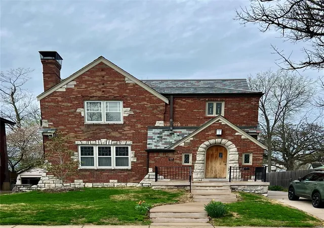 Photo 1 of Sale Pending at 1219 Bellevue Ave, Saint Louis, MO 63117 | MLS# 25020662 | Listing updated on 2025-04-03