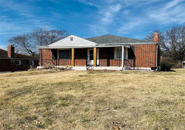 Photo 2 of Single family home for sale at 5413 College Ave, Saint Louis, MO 63136 | MLS# 25020679 | Listing updated on 2025-04-03