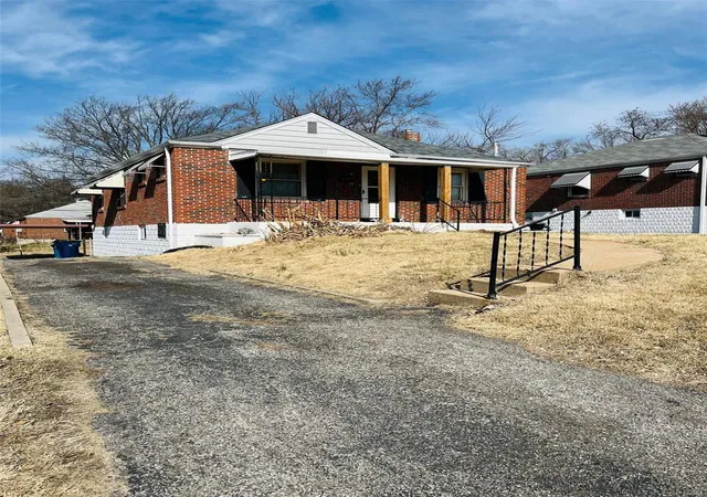 Photo 3 of Single family home for sale at 5413 College Ave, Saint Louis, MO 63136 | MLS# 25020679 | Listing updated on 2025-04-03
