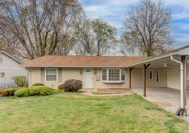 Photo 1 of Single family home for sale at 807 N 88th St, East Saint Louis, IL 62203 | MLS# 25020682 | Listing updated on 2025-04-04