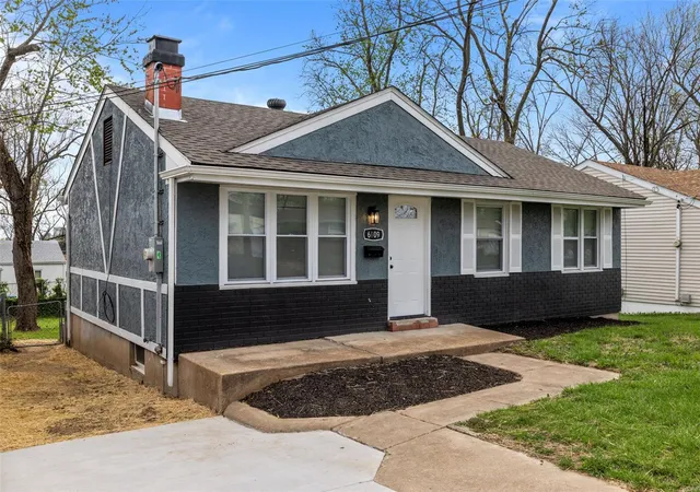 Photo 2 of Single family home for sale at 6109 Evergreen Blvd, Saint Louis, MO 63134 | MLS# 25020687 | Listing updated on 2025-04-03