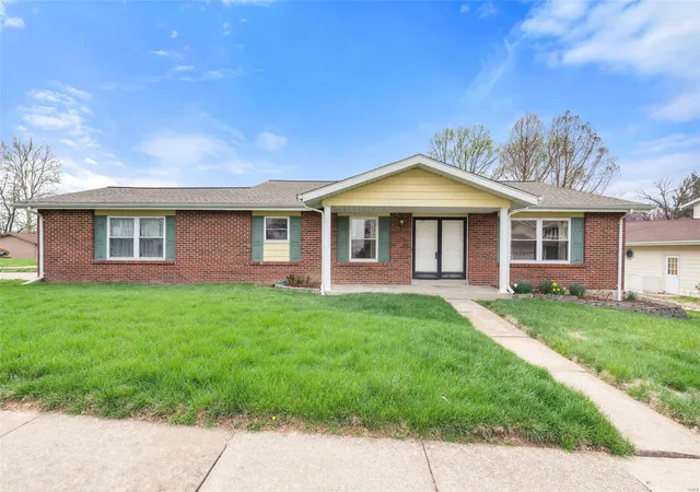 Photo 1 of Single family home for sale at 3101 Bowman Ridge, Saint Charles, MO 63301 | MLS# 25020716 | Listing updated on 2025-04-04