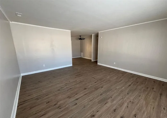 Photo 3 of Single family home for sale at 924 Marias Dr, Saint Louis, MO 63137 | MLS# 25020718 | Listing updated on 2025-04-03