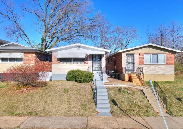 Photo 1 of Single family home for sale at 5555 Labadie, Saint Louis, MO 63120 | MLS# 25020736 | Listing updated on 2025-04-03
