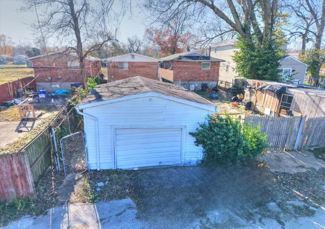 Photo 3 of Single family home for sale at 5555 Labadie, Saint Louis, MO 63120 | MLS# 25020736 | Listing updated on 2025-04-03