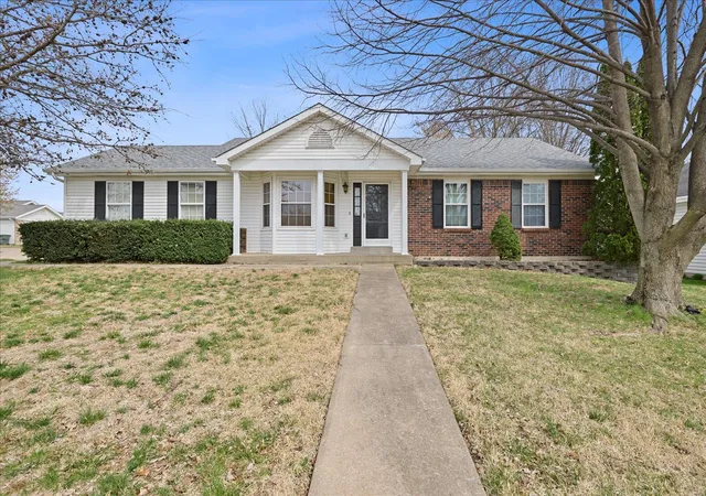 Photo 1 of Single family home for sale at 100 Eric Craig Ct, Saint Peters, MO 63376 | MLS# 25020755 | Listing updated on 2025-04-04