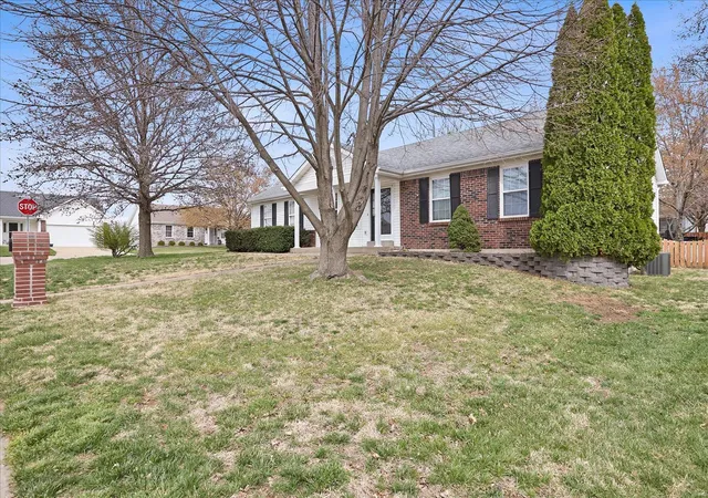 Photo 2 of Single family home for sale at 100 Eric Craig Ct, Saint Peters, MO 63376 | MLS# 25020755 | Listing updated on 2025-04-04