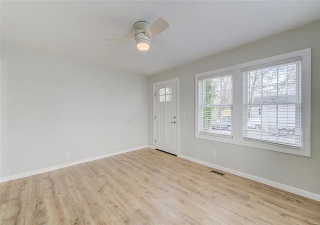 Photo 2 of Single family home for sale at 920 Pike St, Saint Charles, MO 63301 | MLS# 25020757 | Listing updated on 2025-04-03