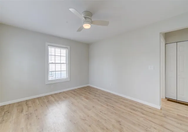 Photo 3 of Single family home for sale at 920 Pike St, Saint Charles, MO 63301 | MLS# 25020757 | Listing updated on 2025-04-03