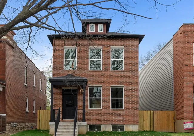 Photo 1 of Single family home for sale at 3406 Vista Ave, Saint Louis, MO 63104 | MLS# 25020774 | Listing updated on 2025-04-03