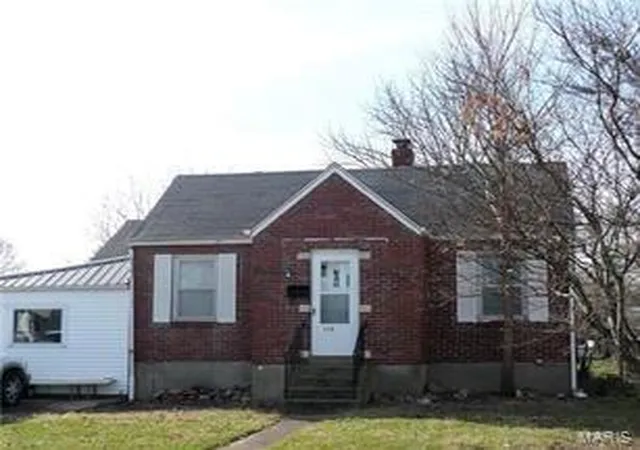 Photo 1 of Sale Pending at 308 E Jefferson Ave, Owensville, MO 65066 | MLS# 25020809 | Listing updated on 2025-04-06