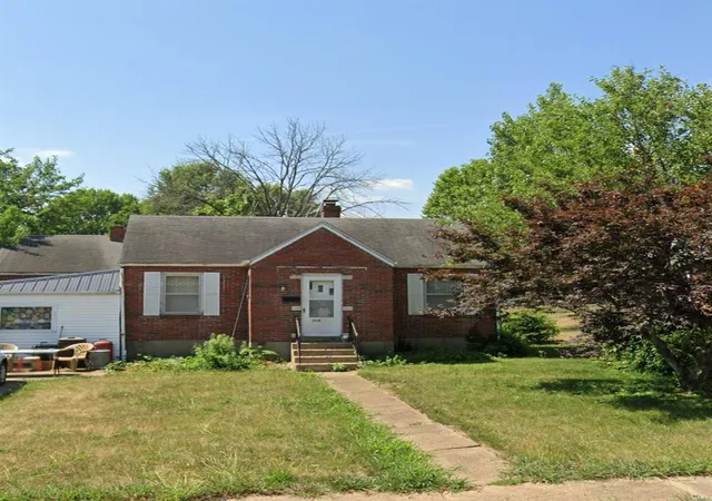 Photo 2 of Sale Pending at 308 E Jefferson Ave, Owensville, MO 65066 | MLS# 25020809 | Listing updated on 2025-04-06